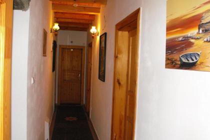 Hungaria Guesthouse - image 5