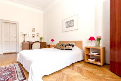 Apartment with 3 bedrooms in Budapest with wonderful city view terrace and WiFi - image 13