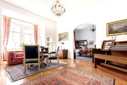 Apartment with 3 bedrooms in Budapest with wonderful city view terrace and WiFi - image 2