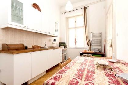Apartment with 3 bedrooms in Budapest with wonderful city view terrace and WiFi - image 6