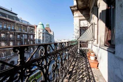 Apartment with 3 bedrooms in Budapest with wonderful city view terrace and WiFi - image 9
