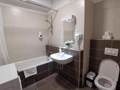 Corvin holiday Apartments hotel - image 5
