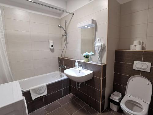 Corvin holiday Apartments hotel - image 5