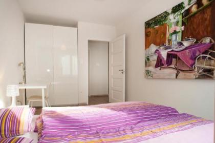Ilona 2 bedrooms apartment in the center - image 10