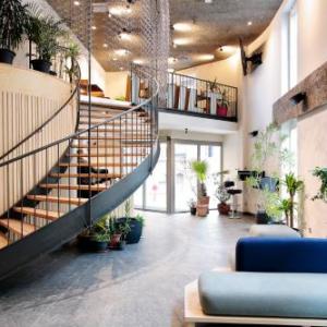 Maverick Hotel & Student Lodge