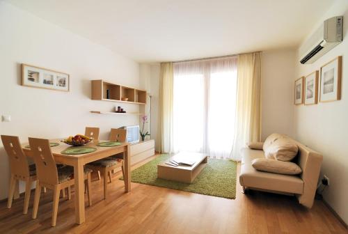 Leda Apartments - image 2