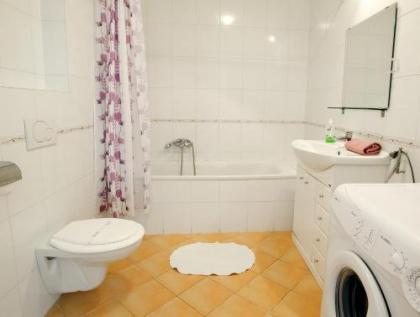 Leda Apartments - image 5