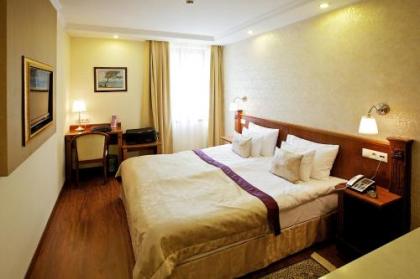 Gold Hotel Budapest - image 16