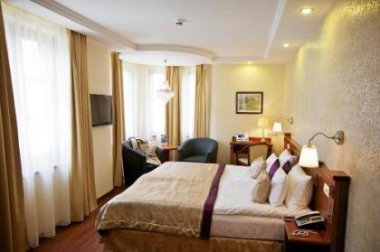 Gold Hotel Budapest - image 2