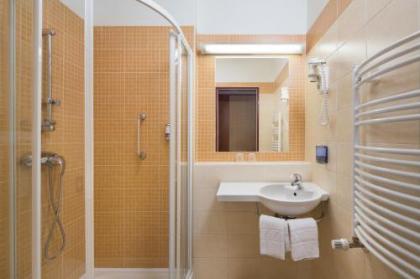 Benczur Hotel - image 2