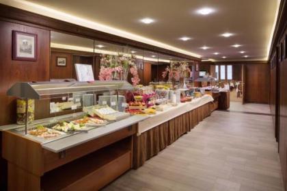 Benczur Hotel - image 20