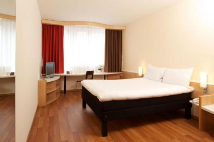 Ibis Budapest City - image 10