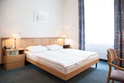 City Hotel Ring - image 1