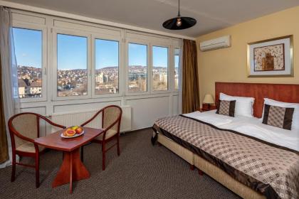 Hotel Charles - image 11