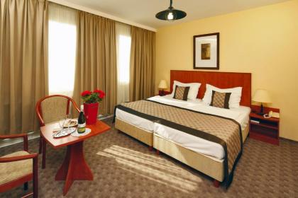 Hotel Charles - image 5