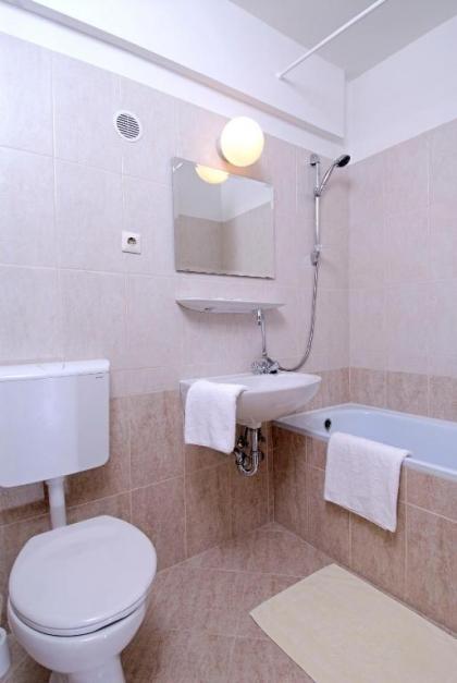 Hotel Charles - image 7