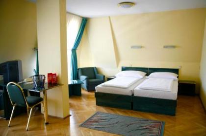 Hotel Bara Budapest - image 1