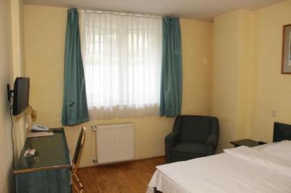 Hotel Bara Budapest - image 3