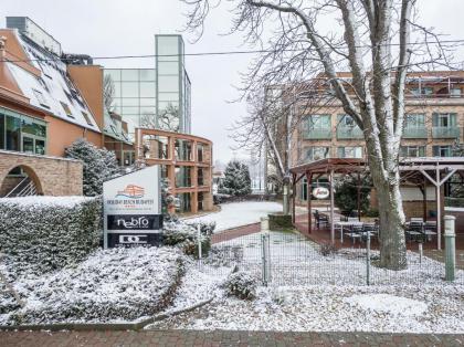 Holiday Beach Budapest Wellness Hotel with Sauna Park - image 3