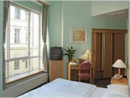 City Hotel Pilvax - image 13