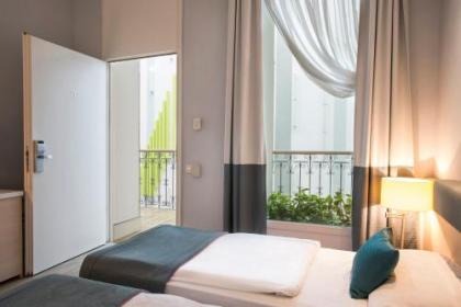 Atrium Fashion Hotel - image 15