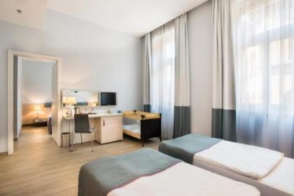 Atrium Fashion Hotel - image 17