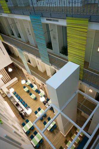 Atrium Fashion Hotel - image 6