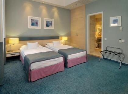 Atrium Fashion Hotel - image 8