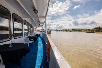 Fortuna Boat Hotel - image 15