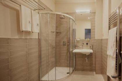 Hotel Central Basilica - image 17