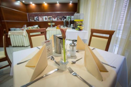 City-Hotel Budapest - image 2