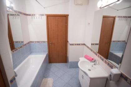 King Apartments - image 4