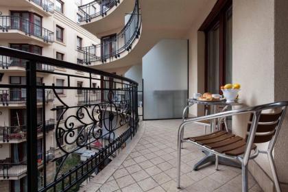 Town Hall Apartments - image 11