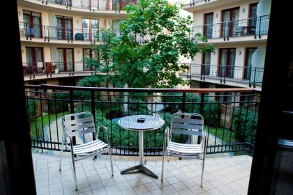 Town Hall Apartments - image 2