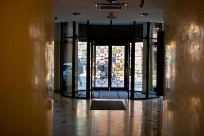 Town Hall Apartments - image 4