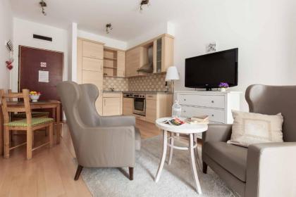 Town Hall Apartments - image 9