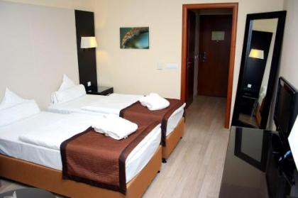 Lion's Garden Hotel - image 11