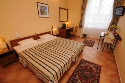 Budapest Museum Central - image 17