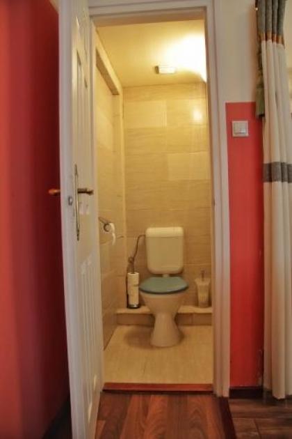 Evergreen Budapest Guest House - image 8