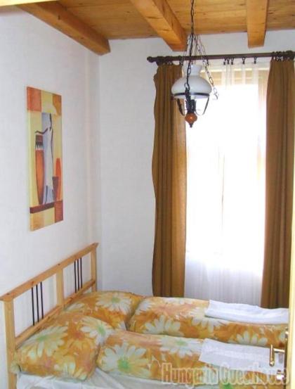 Hungaria Guesthouse - image 17