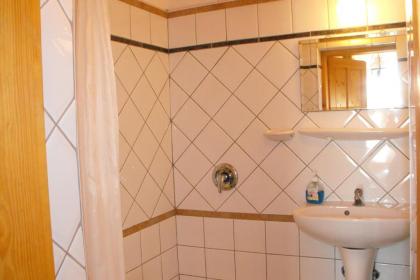 Hungaria Guesthouse - image 3