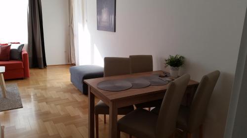 InnerCity Apartments - image 2