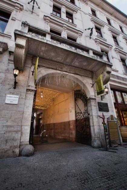 Hotel Gozsdu Court - image 2
