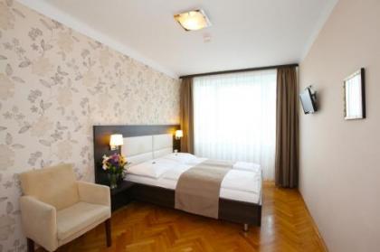 Medos Hotel - image 2