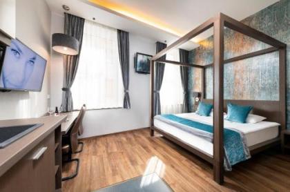 Opera Garden Hotel & Apartments - image 12