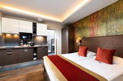 Opera Garden Hotel & Apartments - image 2