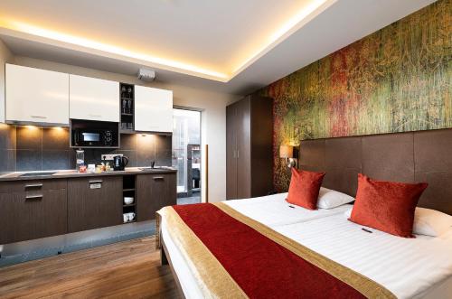 Opera Garden Hotel & Apartments - image 2