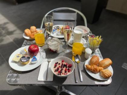 Opera Garden Hotel & Apartments - image 4