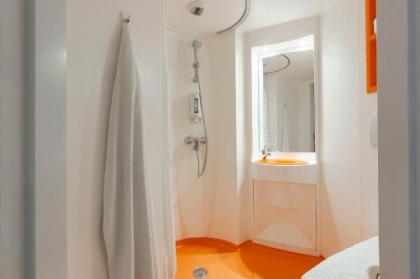 easyHotel Budapest Oktogon - image 11