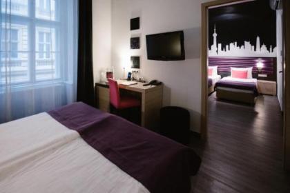 Cosmo City Hotel - image 12